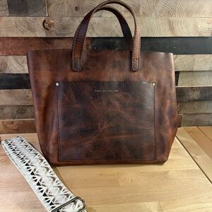 Portland Leather Goods Badlands medium classic crossbody, EUC.